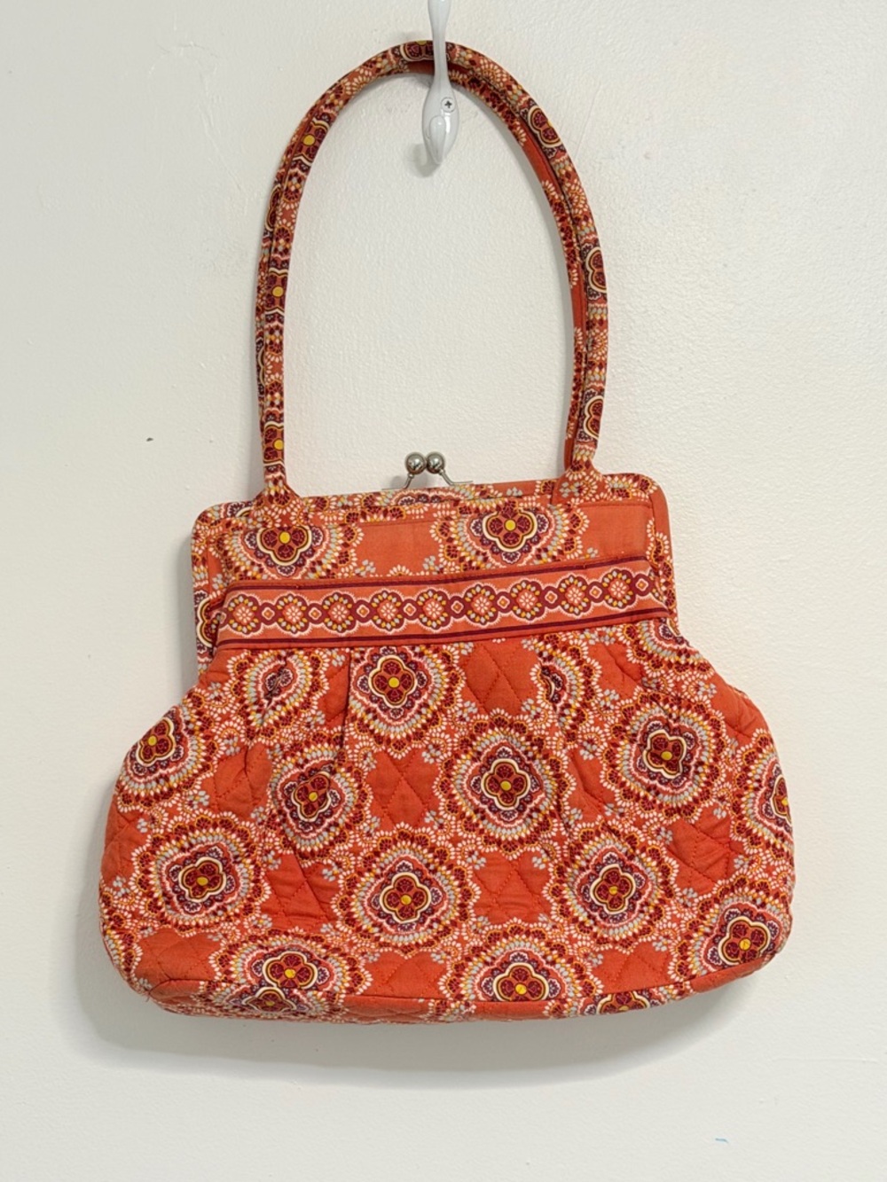 VERA BRADLEY Kisslock ALICE IN PAPRIKA Purse Handbag Pockets Zipper Double Strap